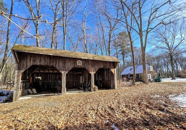 view of outbuilding