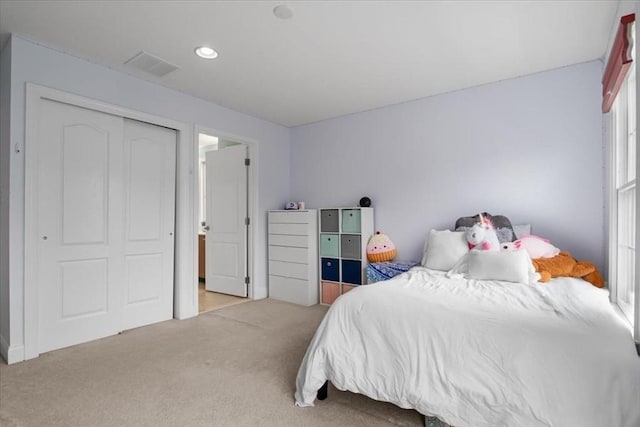 bedroom featuring carpet, visible vents, and recessed lighting