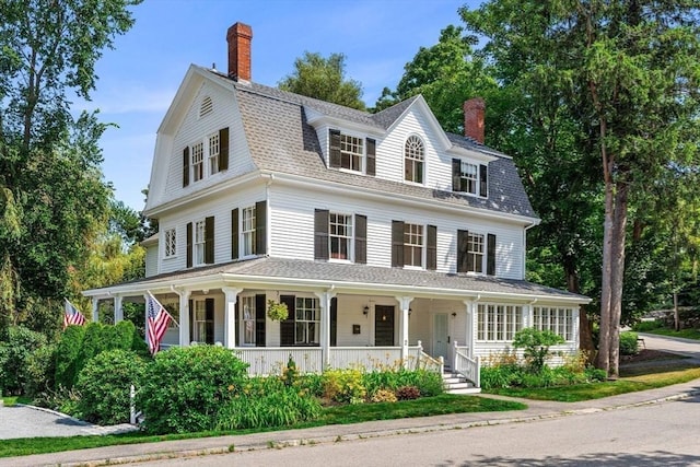 view of front of property featuring a porch