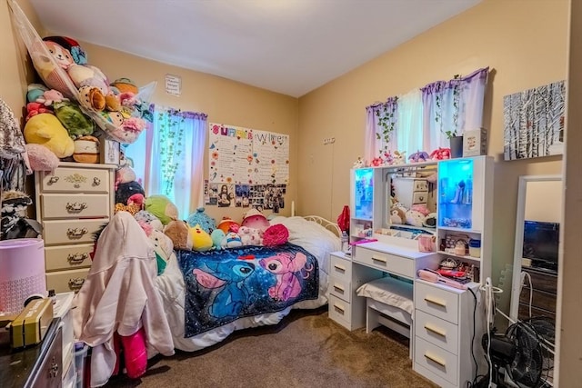 bedroom featuring carpet floors