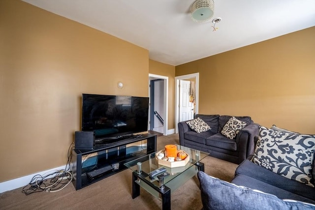 carpeted living room with baseboards