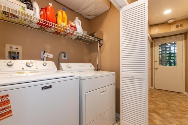 1175 Chestnut St Unit 33, Newton, MA 02464 - laundry area with washing machine and dryer