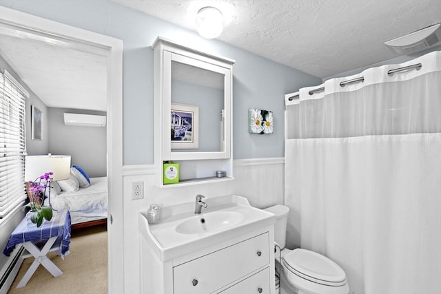 full bath featuring a wall unit AC, a textured ceiling, a baseboard heating unit, wainscoting, and toilet