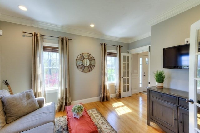 living room featuring recessed lighting, ornamental molding, light wood finished floors, and baseboards