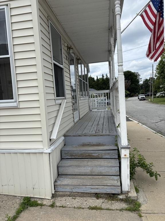 20 Osgood Ave, Lowell, MA 01850 - view of wooden porch