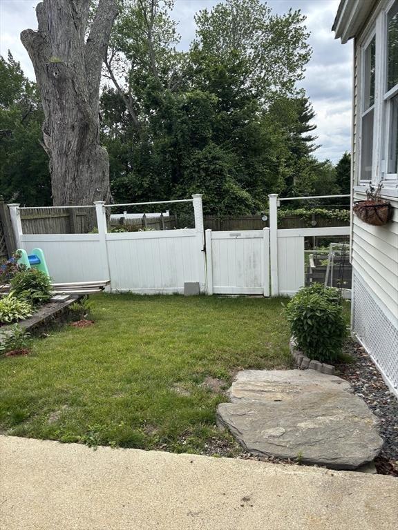 20 Osgood Ave, Lowell, MA 01850 - view of yard