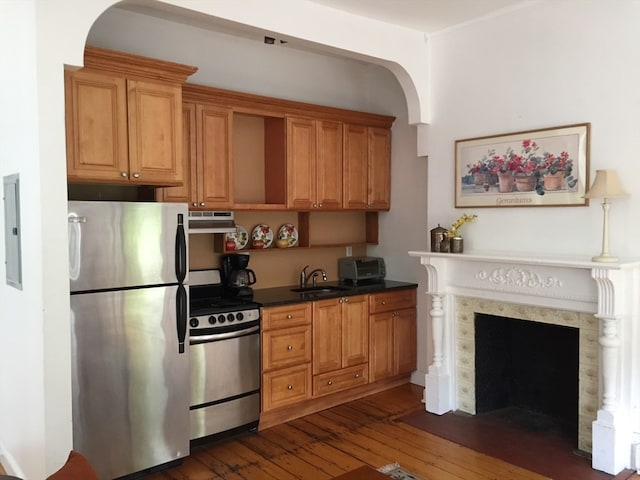 kitchen featuring sink, stainless steel appliances, and dark wood-type flooring