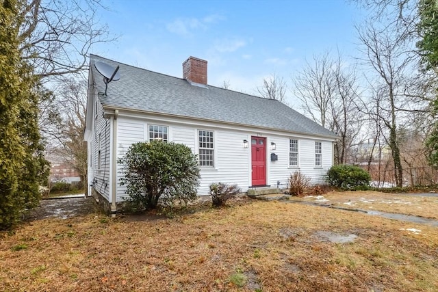 view of front of home featuring a front yard