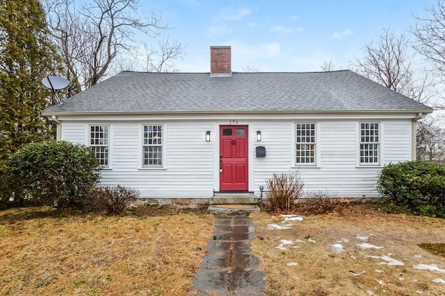 view of front of house with a front lawn