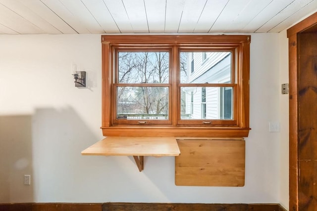 details featuring wooden ceiling