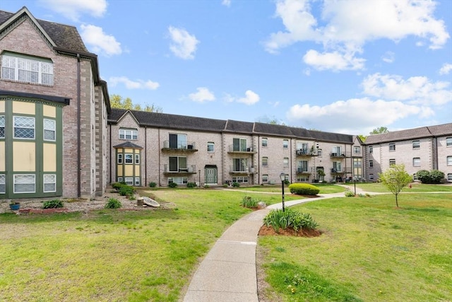 108 Oak Ln Unit 3, Brockton, MA 02301 - view of community featuring a lawn and a residential view