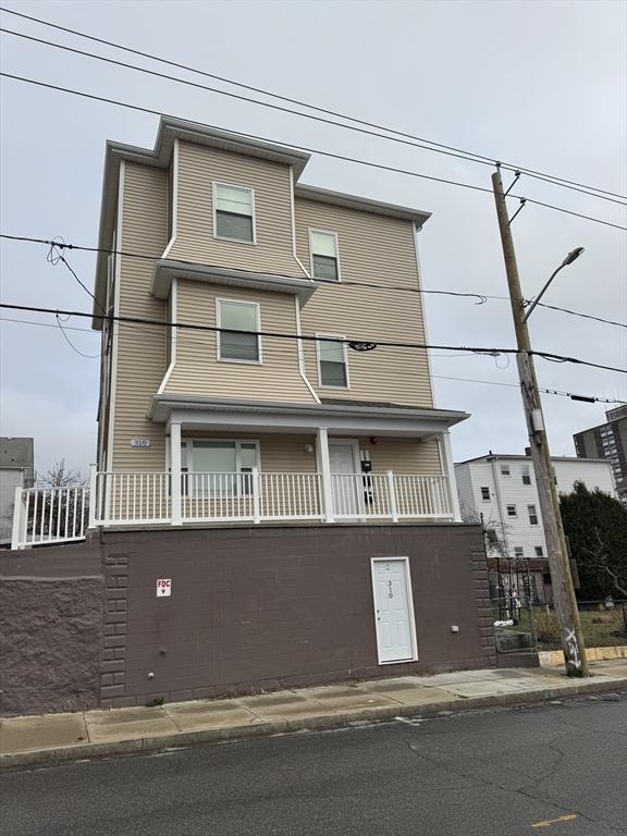 view of front of property with a balcony