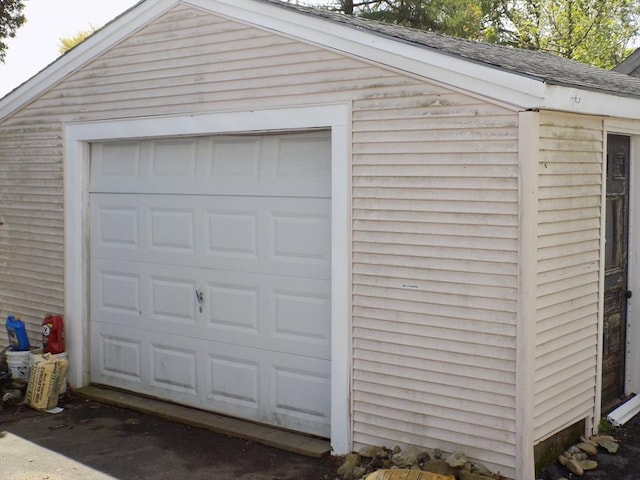 view of detached garage