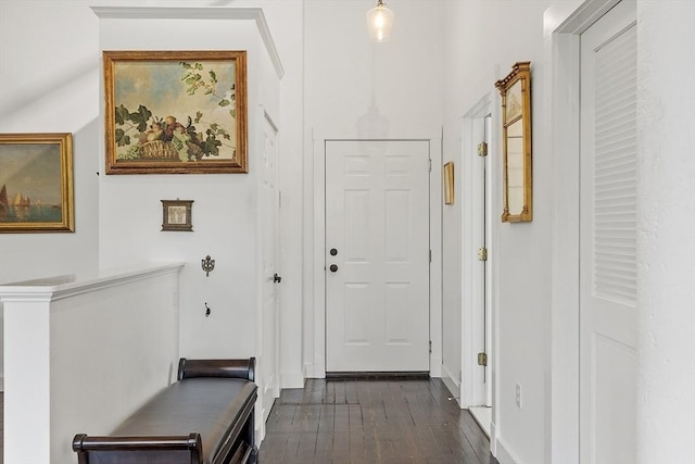 150 Moody St Unit 34, Waltham, MA 02453 - foyer featuring dark wood finished floors and baseboards