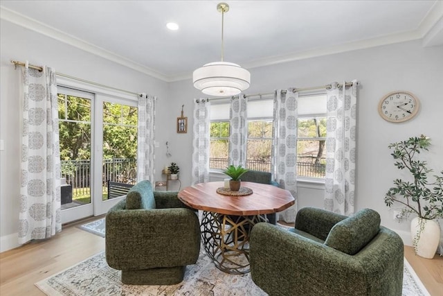 dining room featuring crown molding, recessed lighting, baseboards, and wood finished floors