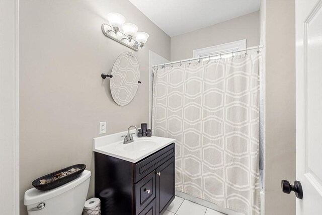 full bathroom featuring vanity, toilet, tile patterned flooring, and a shower with shower curtain