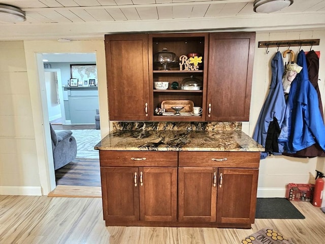 4 Randall Rd, Mattapoisett, MA 02739 - bar featuring light wood-type flooring and baseboards