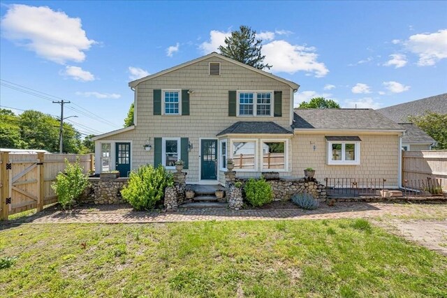 127 Main St, Norwell, MA 02061 - view of front facade with entry steps and roof with shingles