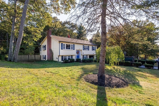 split foyer home featuring a front lawn