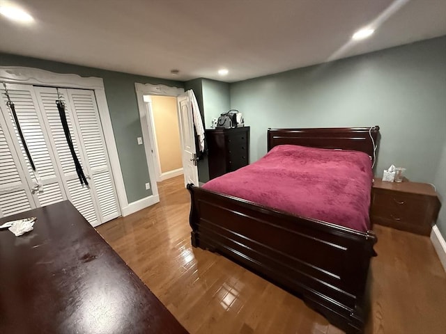 bedroom featuring recessed lighting, wood finished floors, and baseboards