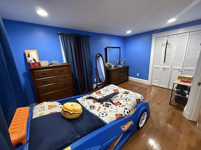 bedroom with dark wood-style floors, baseboards, and recessed lighting