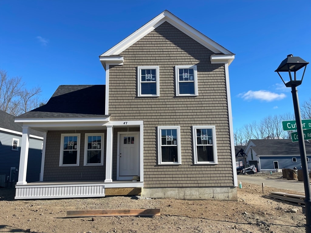 view of front of property with covered porch