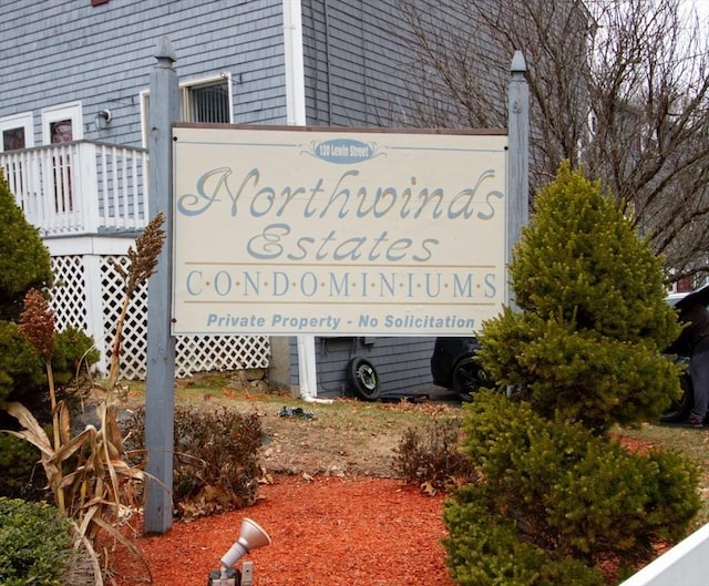 view of community / neighborhood sign