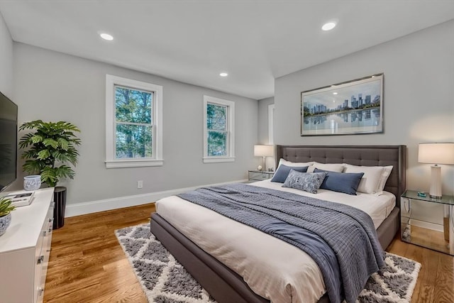 bedroom featuring light wood finished floors, baseboards, and recessed lighting