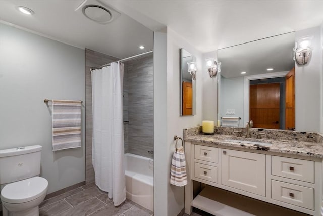 full bathroom with shower / bath combo with shower curtain, recessed lighting, toilet, and vanity