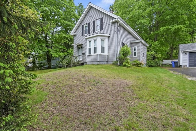 view of front of property featuring a front lawn and a garage