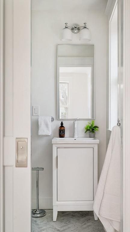 bathroom featuring a sink
