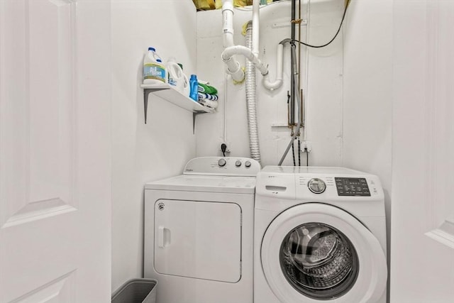 laundry room with washing machine and dryer