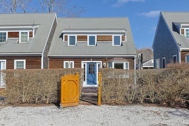 view of front of property featuring a shingled roof