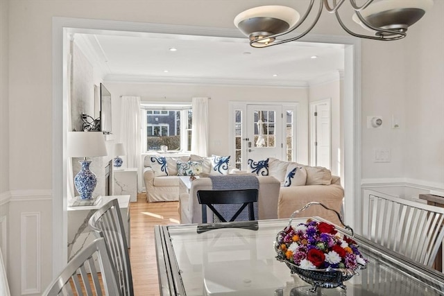 living area featuring light wood finished floors, ornamental molding, and recessed lighting