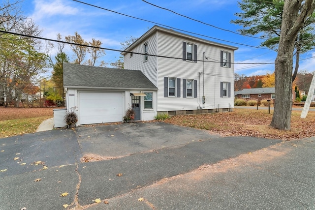 view of front property featuring a garage