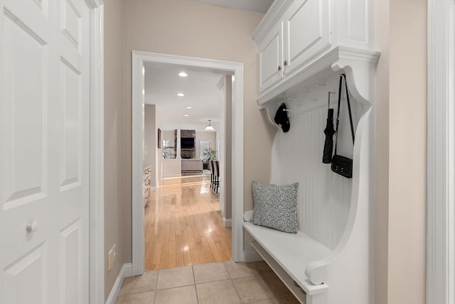 mudroom featuring recessed lighting, light tile patterned flooring, and baseboards