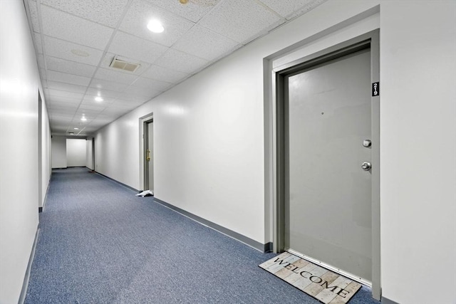 hallway featuring visible vents, carpet floors, recessed lighting, and a drop ceiling