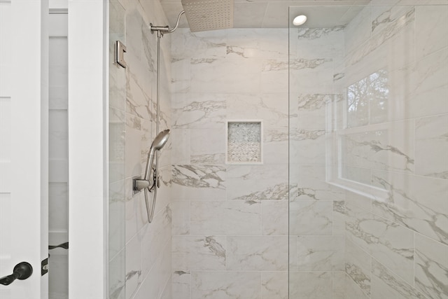 bathroom featuring tiled shower