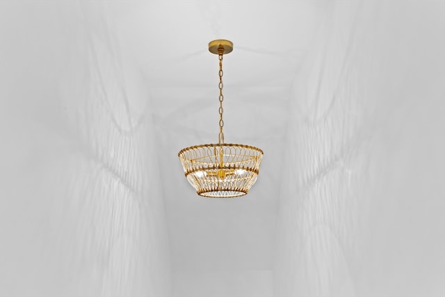 room details featuring a chandelier