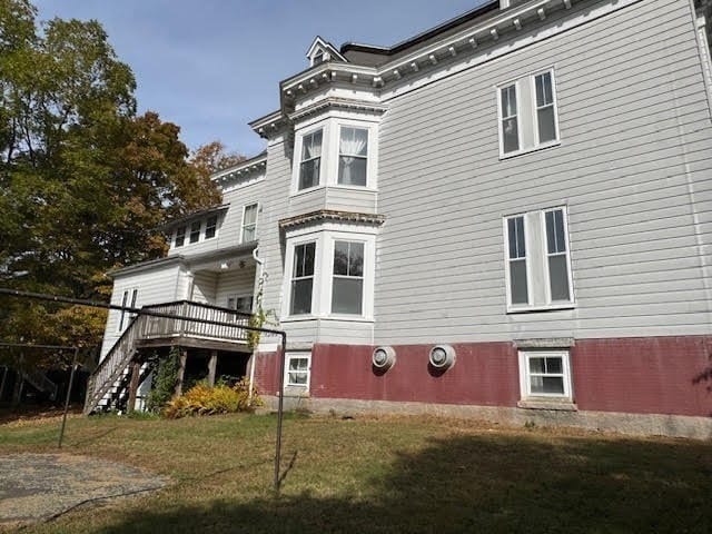 back of house featuring a yard