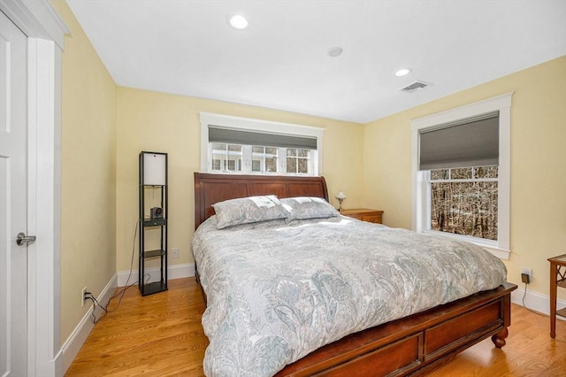 bedroom featuring recessed lighting, light wood-style floors, visible vents, and baseboards