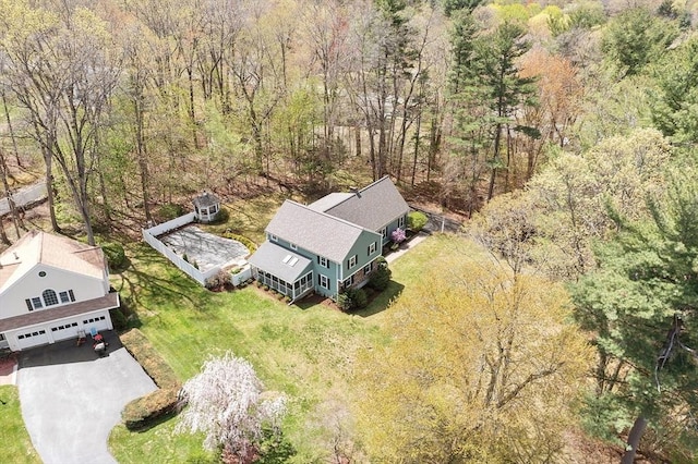 bird's eye view with a view of trees