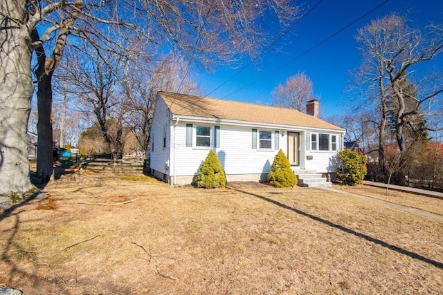 view of front facade with a front lawn