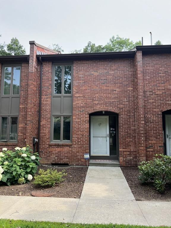 view of front facade featuring brick siding