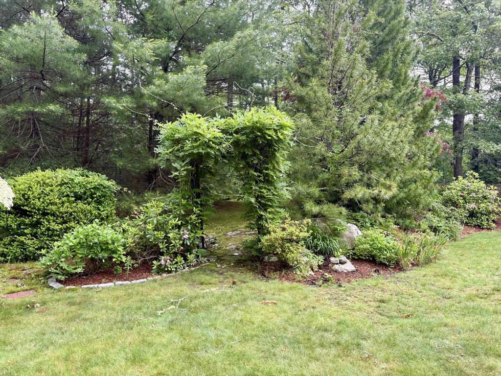 160 Coachman Ln, Barnstable, MA 02668 - view of grassy yard