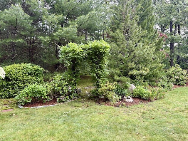 160 Coachman Ln, Barnstable, MA 02668 - view of grassy yard