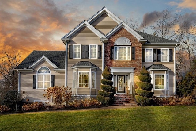 view of front of home featuring a lawn