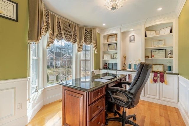 office with built in features, crown molding, and light hardwood / wood-style flooring