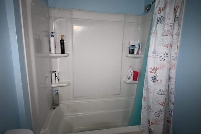 full bathroom featuring a shower with curtain