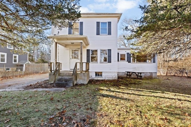 view of front facade with a front lawn